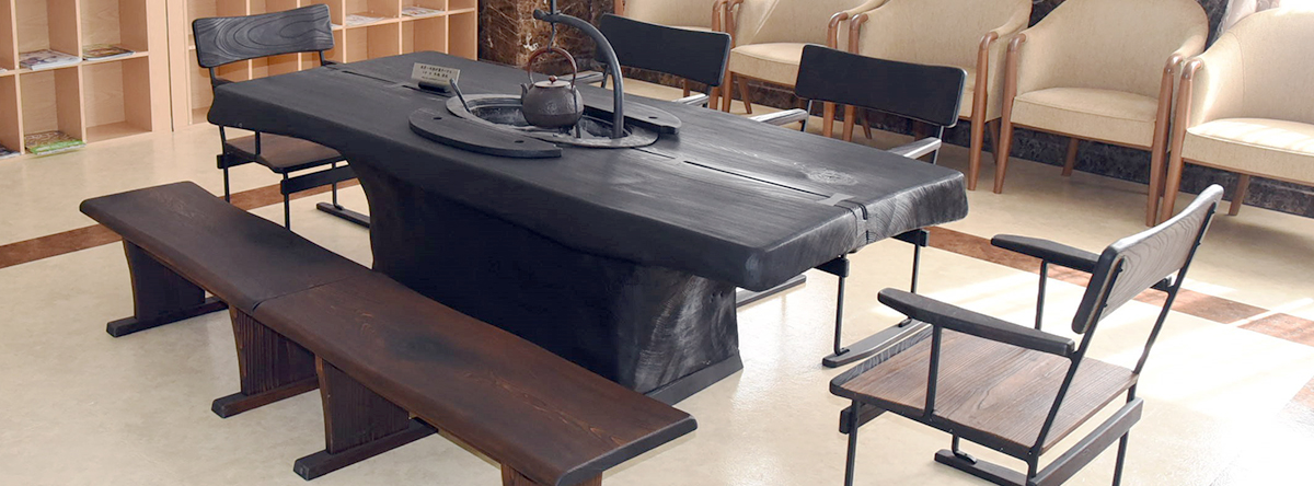 住宅型有料老人ホーム太郎と花子 芸術作品｜机